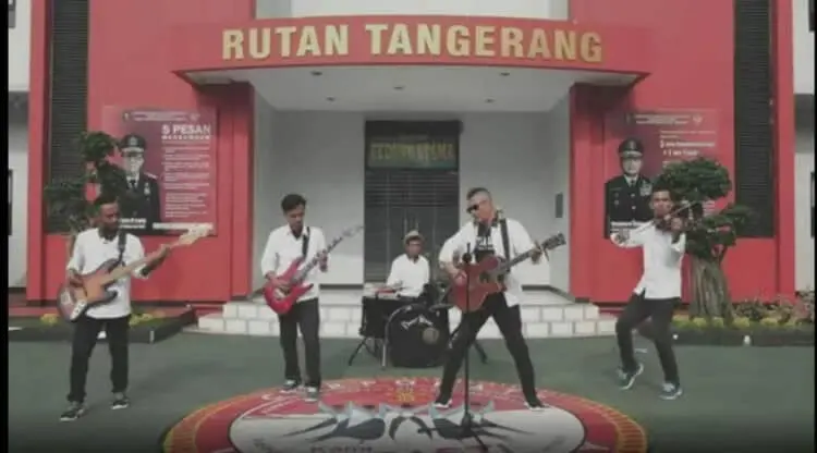 GRUP BAND RUTIRA: Group band Rutira ini terdiri dari lima orang. (ISTIMEWA)