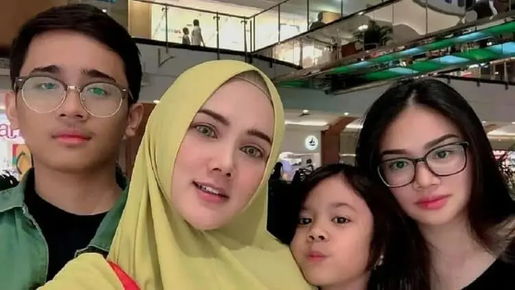 Galaknya Mulan Jameela, Melarang Anak Liburan dan Nginap Bareng Teman