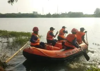Bercanda Tarik-tarikan di Pinggir Danau, 2 Remaja Tenggelam di Karang Tengah
