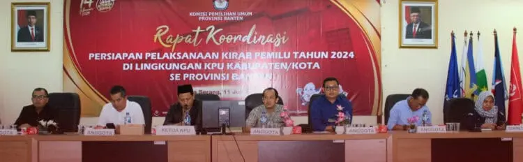 RAKOR: Suasana Persiapan Pelaksanaan Kirab Pemilu Tahun 2024 di Lingkungan KPU Kabupaten/ Kota se Provinsi Banten di Aula KPU Provinsi Banten, Selasa (11/07/2023). (ISTIMEWA)