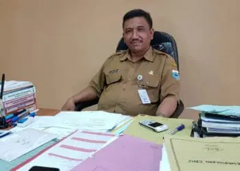 Sekda Pandeglang, Ali Fahmi Sumanta, di ruang kerjanya. (FAHRIE/SATELITNEWS.COM)