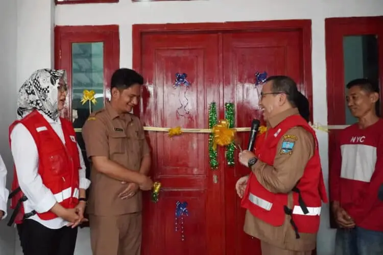 Airin Tinjau Rumah Hasil Donasi Warga Tangsel di Kota Serang