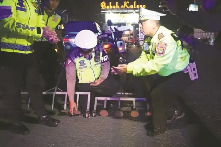 Satlantas Polres Tangsel Razia Ranjau Paku