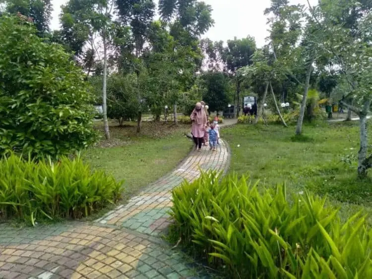 Taman di Pusat Pemkab Tangerang Dinilai Minim Tempat Sampah