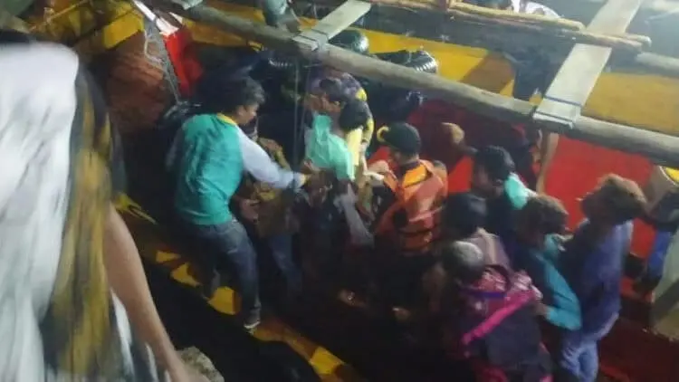 BREAKING NEWS: Kapal Nelayan Terbalik di Pulau Tinjil Pandeglang, Satu Tewas dan Satu Hilang