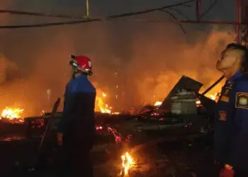 16 Warung Semi Permanen Terbakar di Situ Bulakan, 1 Orang Alami Luka Bakar
