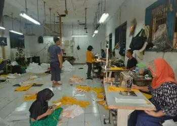 Pengrajin Tas di Petir Kabupaten Serang Mampu Raup Untung Rp 30 Juta