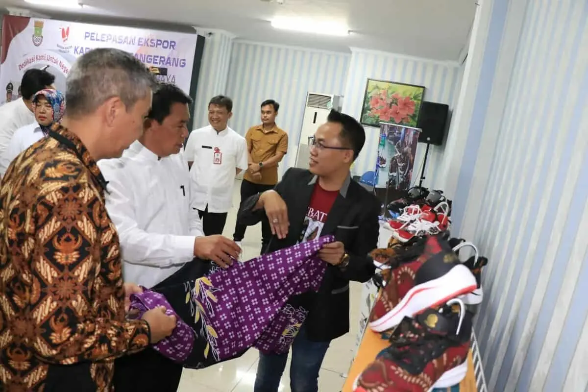 Sepatu Batik Merek Sebatik Asal Cikupa Kian Diminati Pasar International Sepatu Batik Merek Sebatik Asal Cikupa Kian Diminati Pasar International