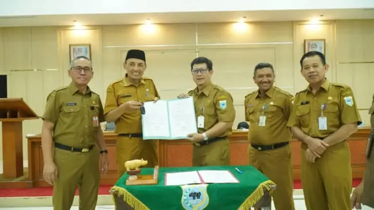 Kena Rotasi, Puluhan Pejabat Eselon IIb di Lingkungan Pemkab Pandeglang Serahkan Randis