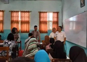 Pj Gubernur Banten Al Muktabar, sidak SMAN I Kota Serang. (ISTIMEWA)