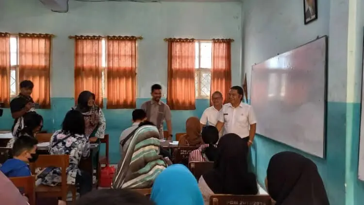 Pj Gubernur Banten Al Muktabar, sidak SMAN I Kota Serang. (ISTIMEWA)