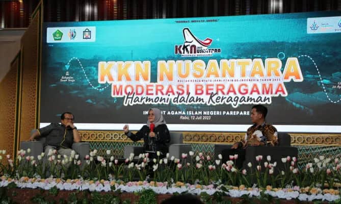 PEMAPARAN: Anggota Bawaslu Lolly Suhenty (tengah) saat menjadi pembicara dalam pembukaan KKN Nusantara Moderasi Beragama di auditorium IAIN Parepare, Sulawesi Selatan (Sulsel), Rabu (12/7/2023). (ISTIMEWA)