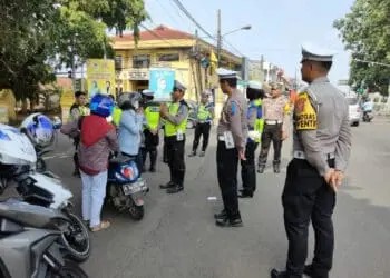 Jajaran personel Polisi Satlantas Polres Pandeglang, gelar Operasi Patuh Maung 2023, Kamis (13/7/2023). (FAHRIE/SATELITNEWS.COM)