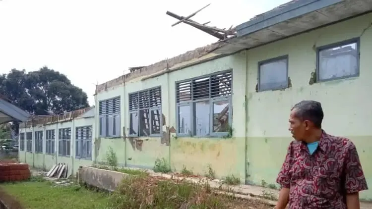 Empat Ruang SMPN 2 Karang Tanjung Ambruk, Sejak 2022 Belum Diperbaiki