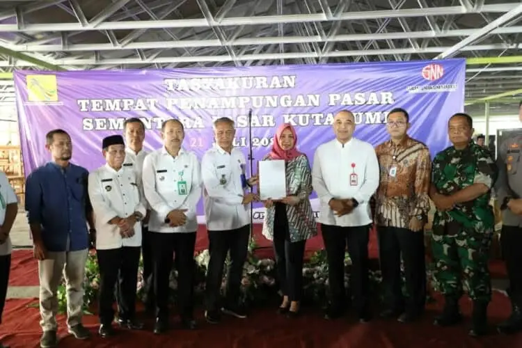 TPPS PASAR KUTABUMI: Bupati Tangerang A. Zaki Iskandar meresmikan Tempat Penampungan Pedagang Sementara (TPPS) Pasar Kutabumi Kecamatan Pasar Kemis, Jumat(21/7/2023). (ISTIMEWA)