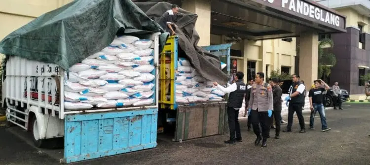 Puluhan Ton Pupuk Bersubsidi Gagal Diselundupkan, 4 Tersangka Diamankan di Mapolres Pandeglang
