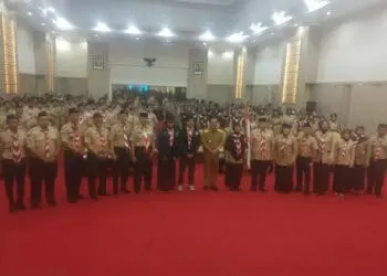 Pj Gubernur Banten Al Muktabar, lepas 201 anggota Pramuka untuk ikuti Jambore Dunia, Selasa (25/7/2023). (ISTIMEWA)