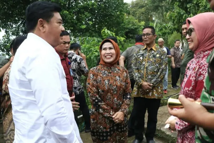 Menteri ATR Bagikan Sertifikat Tanah Gratis di Kabupaten Pandeglang