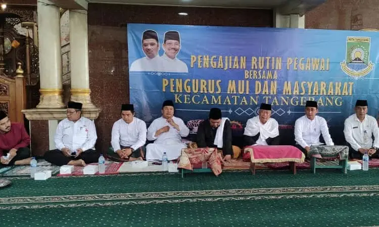 Masjid Agung Al-Ittihad Bersama Kecamatan Tangerang Gelar Pengajian