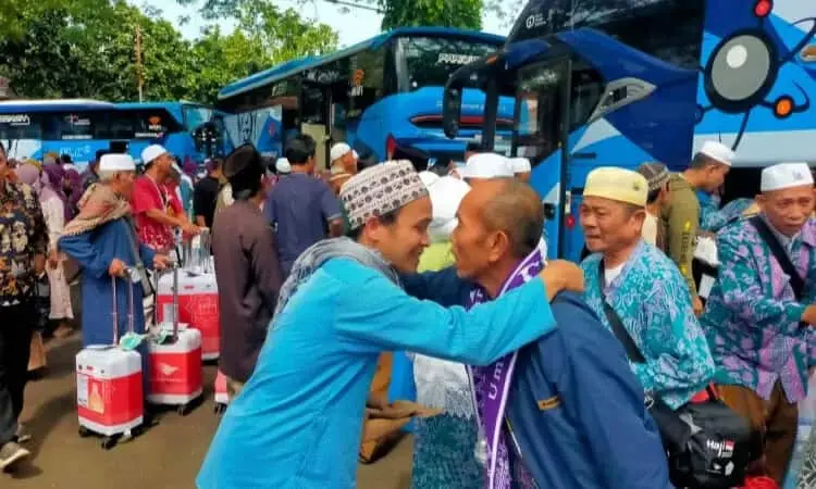 Jemaah Haji Asal Lebak Tiba, Tangis Haru Keluarga Menyambut