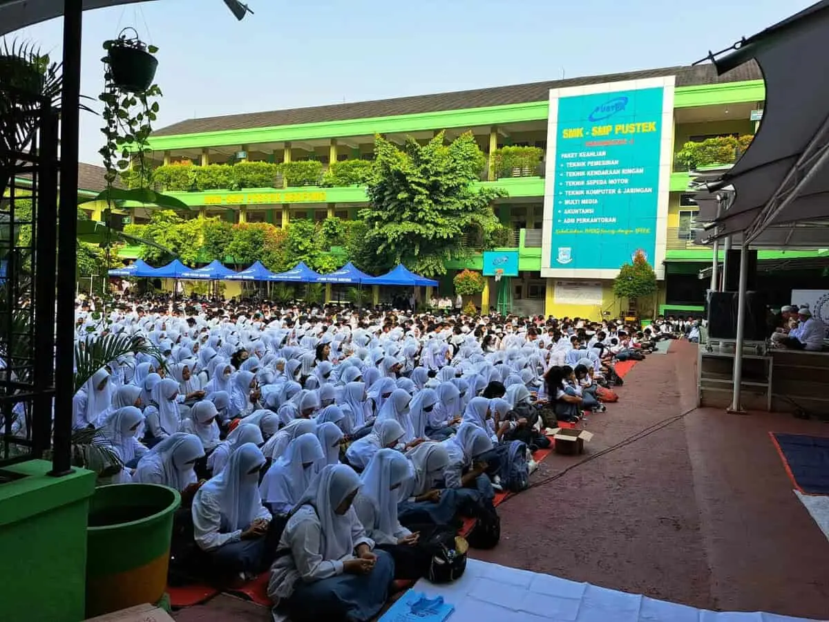 Ribuan Siswa dan Siswi SMK Pustek Serpong Ikuti Zikir dan Doa Bersama