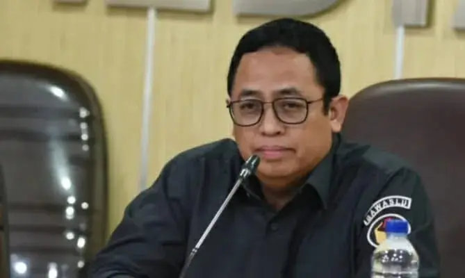 KONFERENSI PERS: Anggota Bawaslu Puadi saat konferensi pers tentang Pendaftaran Kompetisi Debat Penegakan Hukum Pemilu Antar Perguruan Tinggi Se-Indonesia Ke-III tahun 2023, di Media Center Bawaslu, Senin (10/7/2023). (DOK BAWASLU)