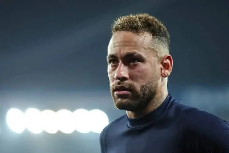 Neymar Ribut di Kelab Malam