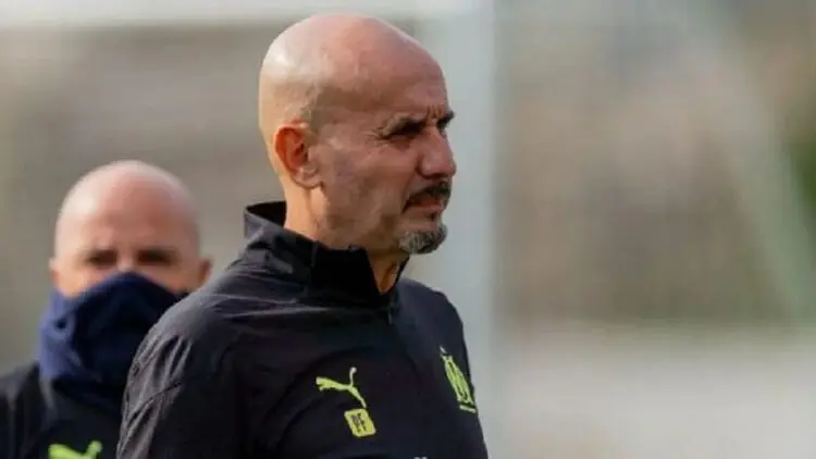 Pukul Pemain, Asisten Pelatih di Liga Brasil Dipecat