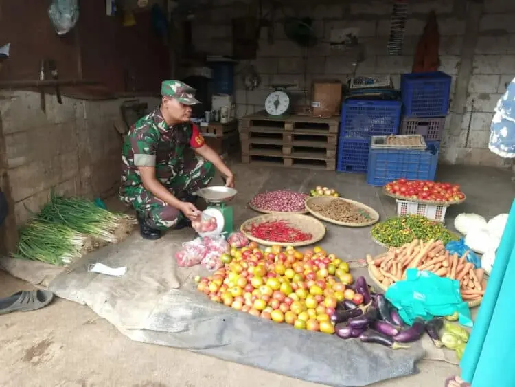 Pasca Idul Adha, Koramil Sepatan Pantau Harga Sembako