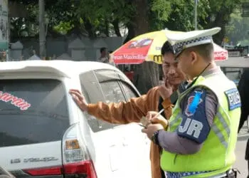 Ditlantas Polda Banten Tegur Pengendara yang Parkir Sembarangan