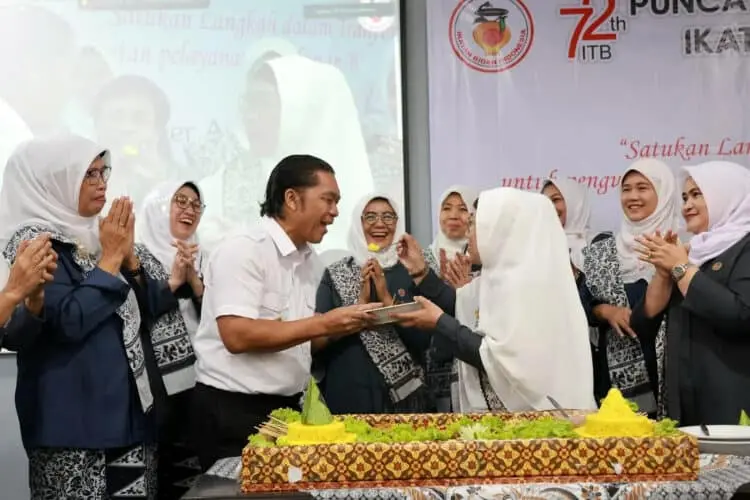 Penjabat (Pj) Gubernur Banten Al Muktabar. (ISTIMEWA)