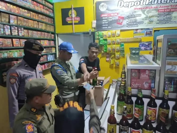 180 Botol Miras Disita Satpol PP Kabupaten Tangerang