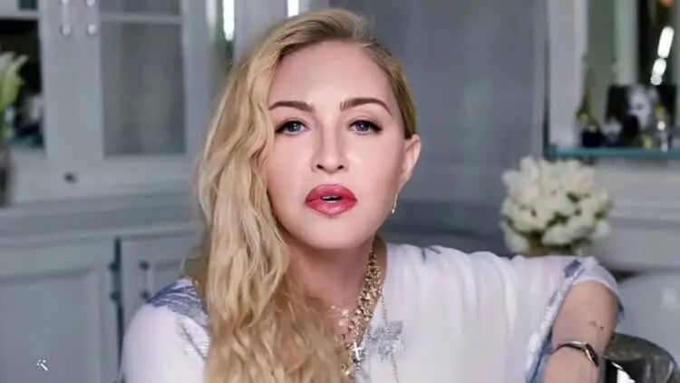Pingsan Akibat Forsir Demi Konser, Madonna Tunda Tur