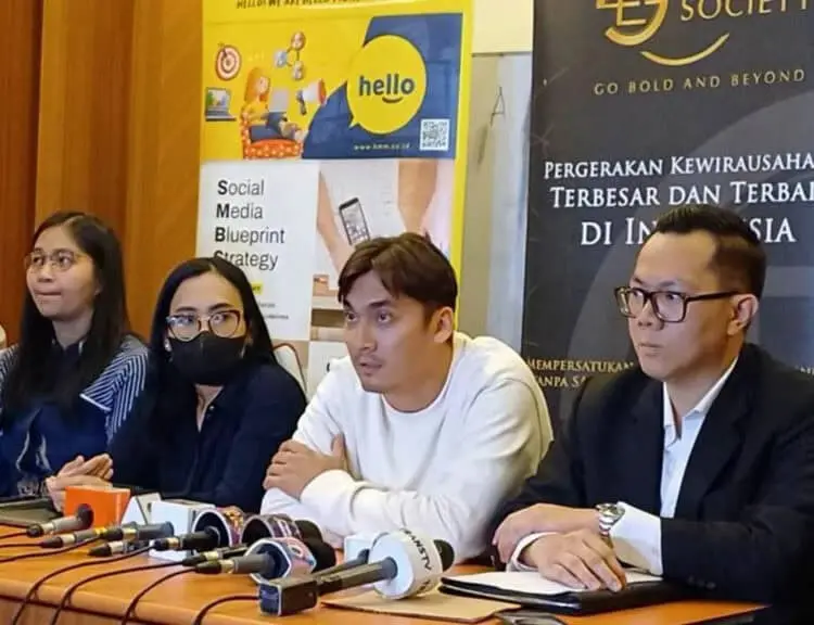 Rendy Kjaernett: Telanjur Nyaman Dengan Syahnaz