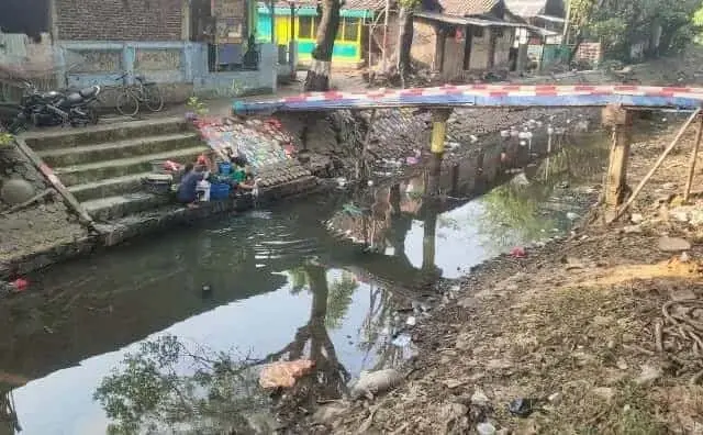Dampak Cisadane Surut, Kali Sipon Selapajang Ikut Mengering, Warga Keluhkan Sampah