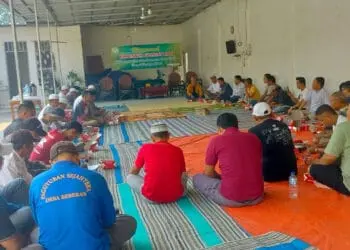 Komunitas Gilingan Padi se-Banten, melakukan musyawarah terkait keberadaan PT Wilmar, yang menguasai gabah petani. Musyawarah dilaksanakan di Ciruas, Minggu (6/8/2023). (ISTIMEWA)