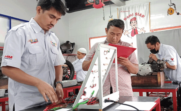 32 Guru SMK Jakarta-Tangerang Ikuti Uji Kompetensi di Wahana