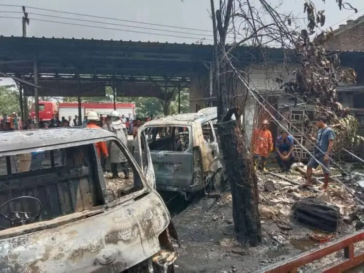 4 Mobil Terbakar di Kibin Kabupaten Serang, Kerugian Capai Rp 400 Juta