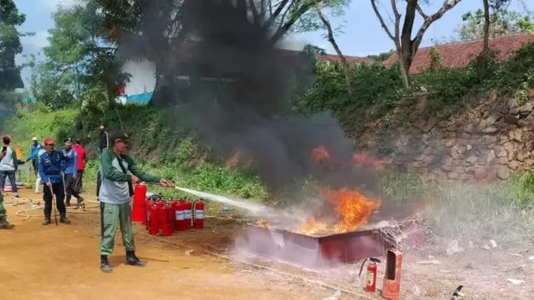 Ratusan Masyarakat dan Linmas di Pandeglang Dilatih Penanganan Kebakaran