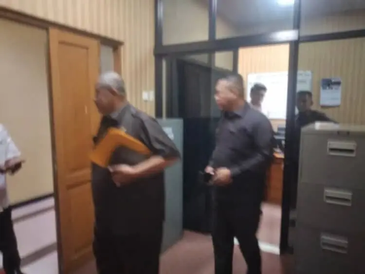 Gebrak Pintu Ketua DPRD Kabupaten Tangerang, Ketua Fraksi Golkar Ngamuk Terkait Usulan Nama PJ Bupati Tangerang