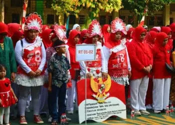 Semarak Kemerdekaan RI Ke 78, SMK Pustek Serpong Rayakan Momen Bersama Warga Sekitar