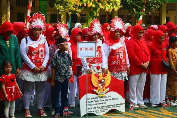 Semarak Kemerdekaan RI Ke 78, SMK Pustek Serpong Rayakan Momen Bersama Warga Sekitar