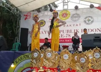 Warga Pedurenan Karang Tengah Tutup Kegiatan HUT RI ke-78 dengan Panggung Gembira