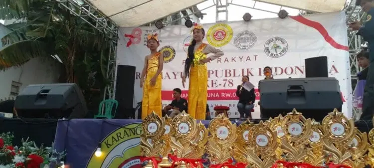 Warga Pedurenan Karang Tengah Tutup Kegiatan HUT RI ke-78 dengan Panggung Gembira