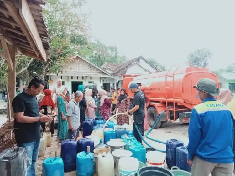 Korban Kebakaran di Sukaresmi Pandeglang Dapat Bantuan Air Bersih