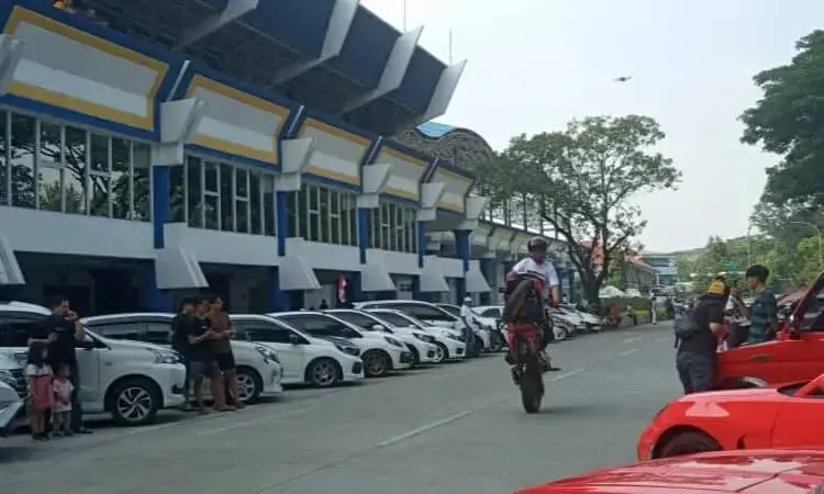 Meet Up Parade Merah Putih Otomotif Festival Kota Tangerang Disertai Uji Emisi Gratis