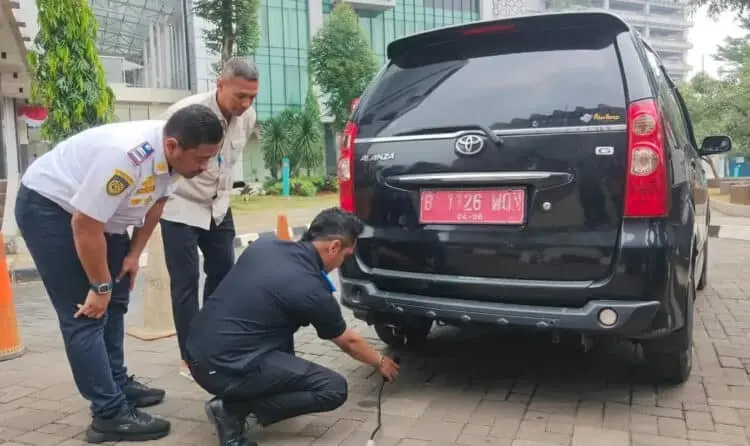 Tiga Mobil Dinas di Pemkot Tangsel Tak Lolos Uji Emisi, Benyamin: Jangan Digunakan