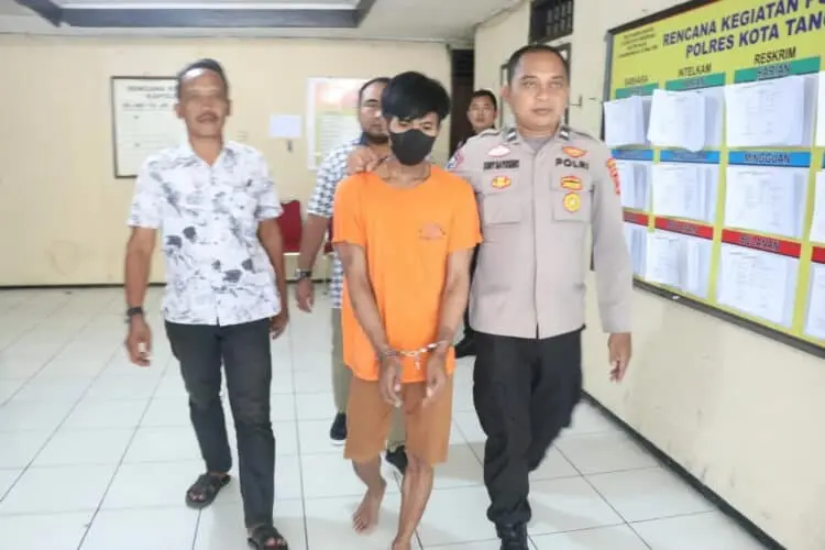 Seorang Ayah Tega Perkosa Anak Tirinya di Rajeg
