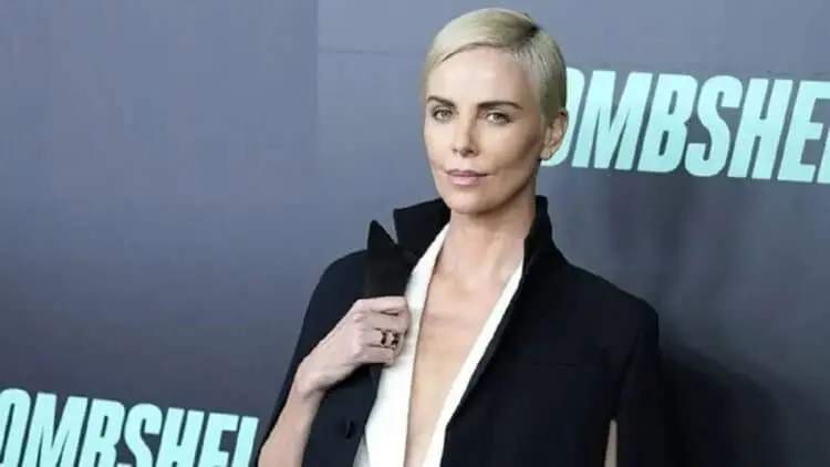 Charlize Theron Bantah Netizen Soal Operasi Plastik: “Saya Cuma Menua…”