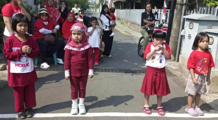 Usai Upacara, Masyarakat Kelurahan Sukasari Tangerang Gelar Lomba Khas Hari Kemerdekaan